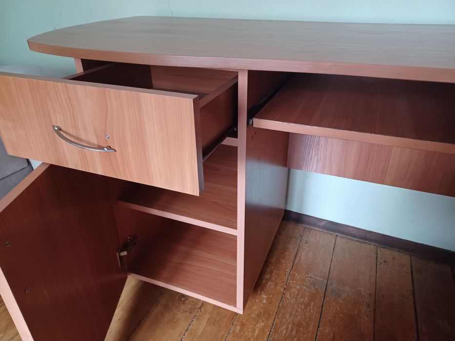 Бюро в добро състояние