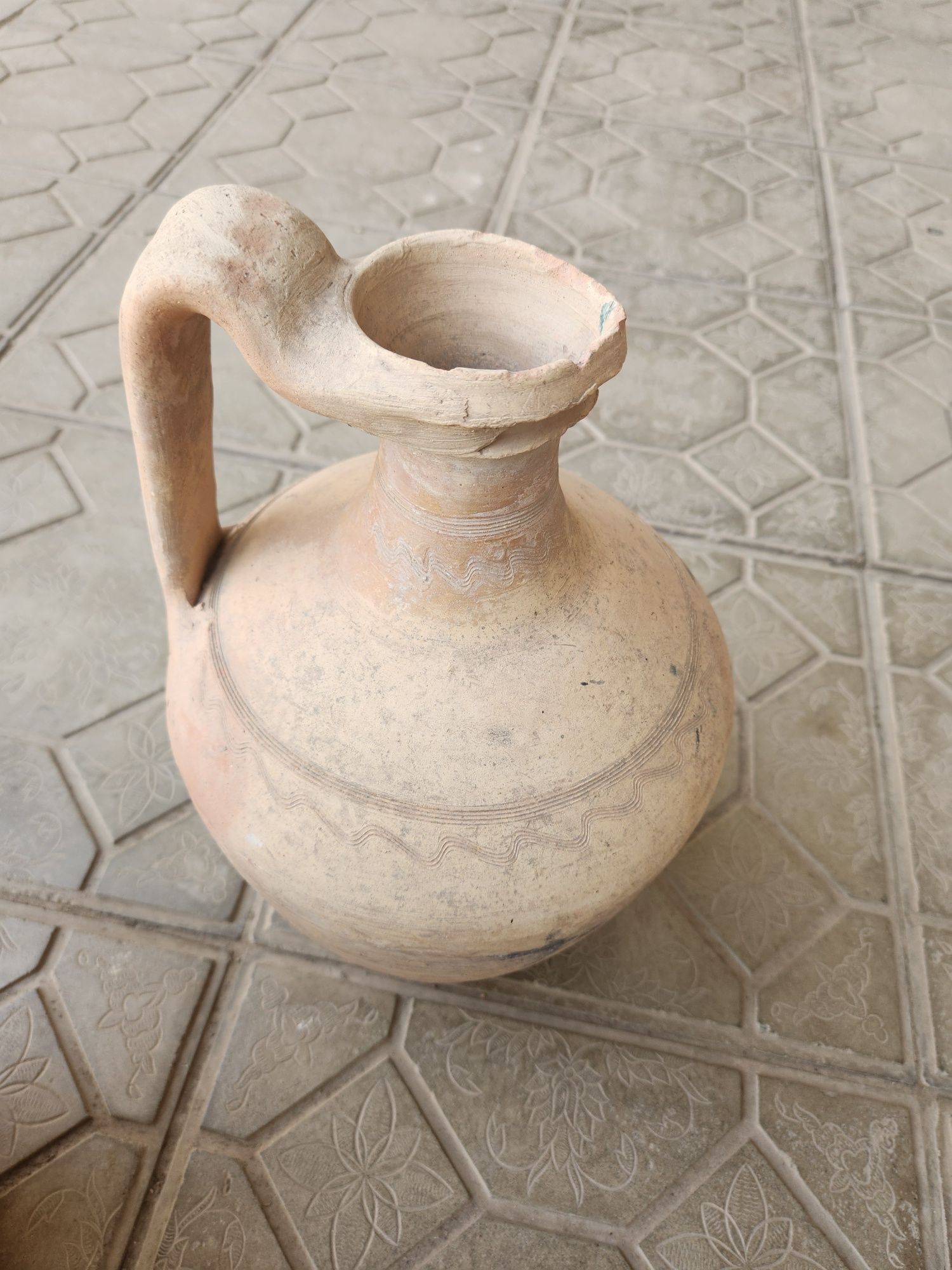 Ko'zalar sotiladi