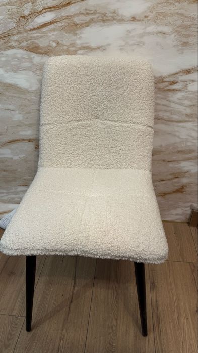 Продавам 4бр трапезни столове от Букле