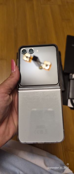 Samsung Flip 5 - 512 GB Mint