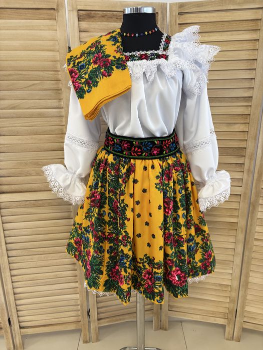Costum popular/traditional pentru femei de Maramures complet