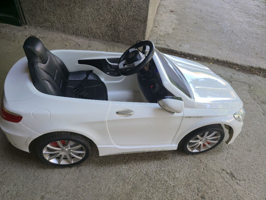 Детска акумулаторна кола mercedes