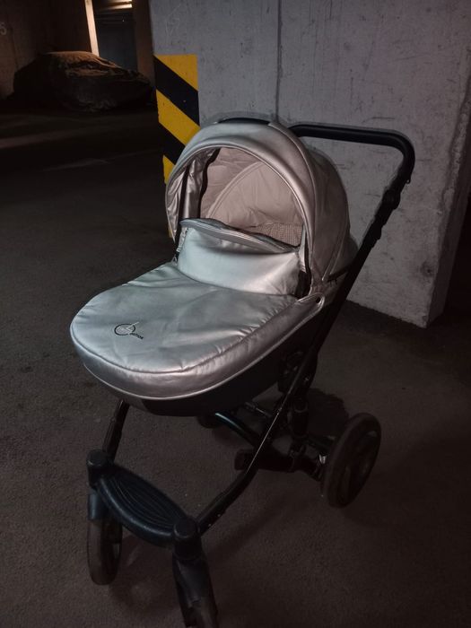 Продам детскую коляску 3в1