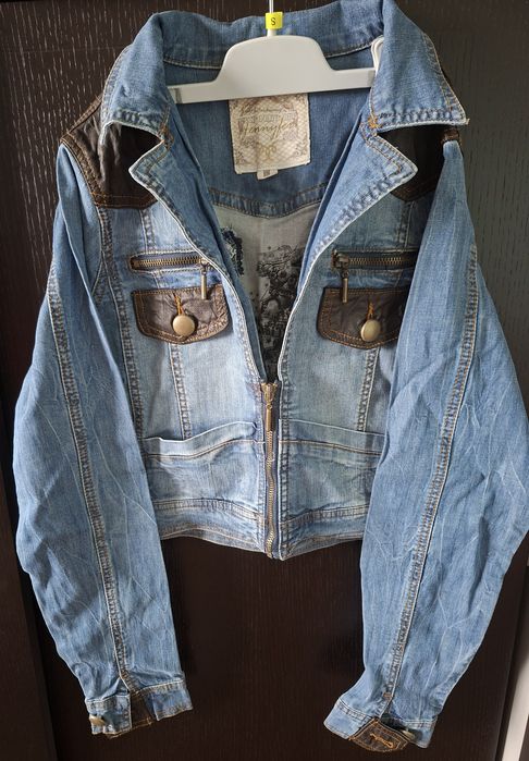 Pantaloni sau blugi,geaca,rochie...noi(fără etichetă