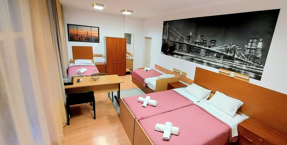 Продава се първи и втори етаж от сграда