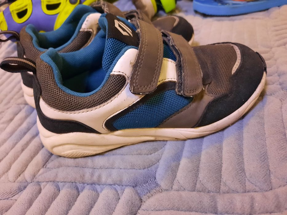 Продам детские кроссовки