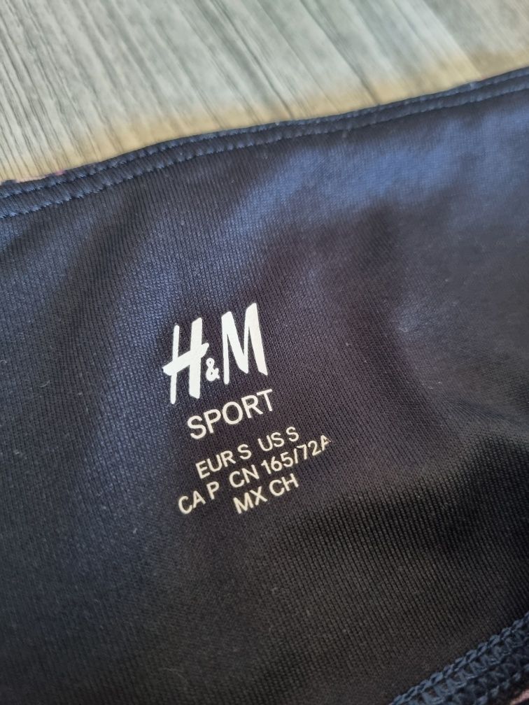 Спортен сет клинове и спортно бюстие hm de facto