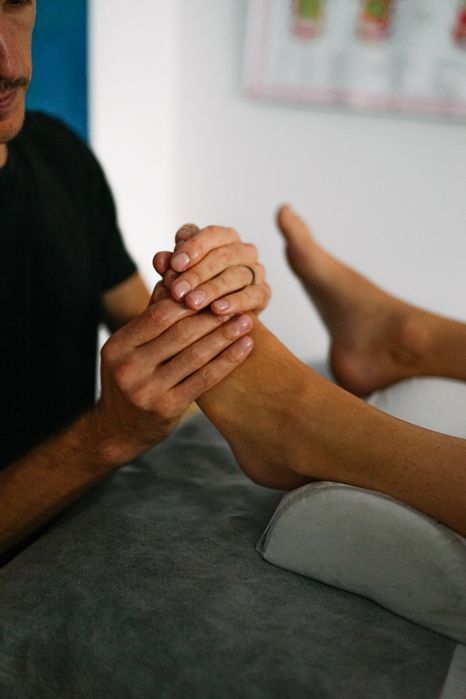 Reflexoterapie & Masaj Terapeutic – pentru când corpul spune „ajunge”