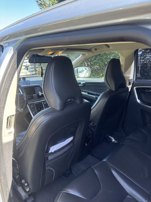 Volvo XC60 – An 2013, culoare gri metalizat