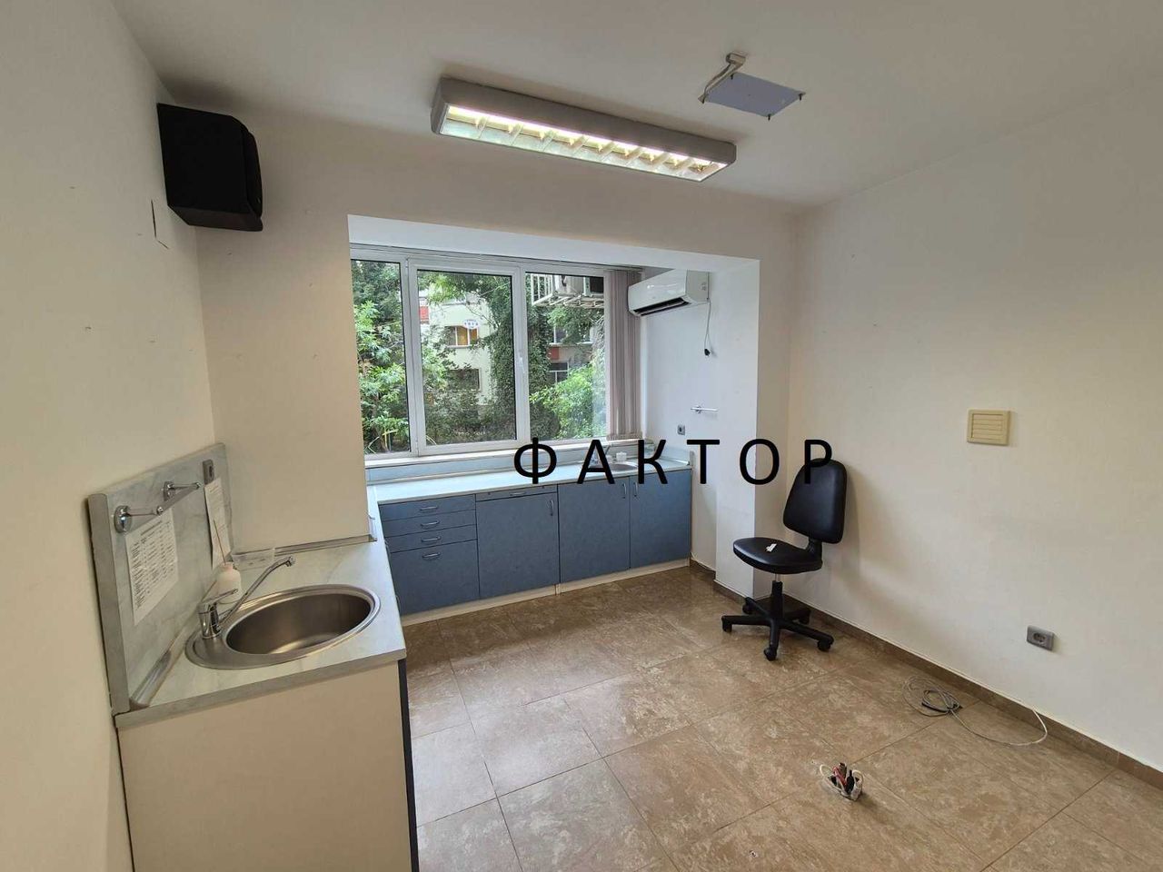 Дава се под наем Офис в Пловдив, Център - 100 кв.м за 600 € - Снимка #1