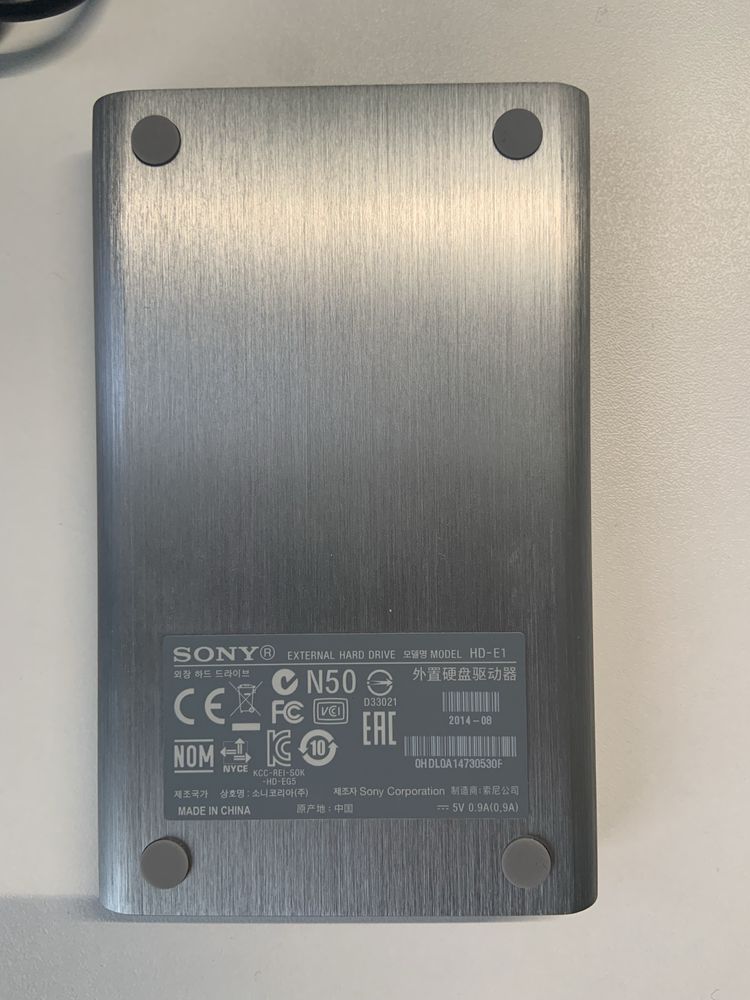 Внешний жесткий диск Sony HD-E1, серебристого цвета