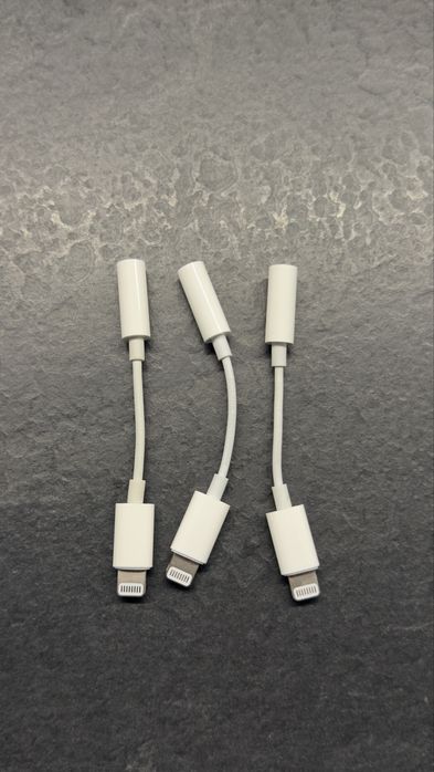 Оригинални преходници iPhone Lighting to 3.5mm Headphone