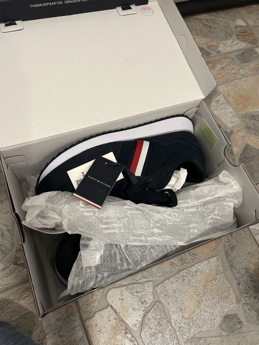 Чисто нови обувки tommy hilfiger sneakers runner Evo Mix