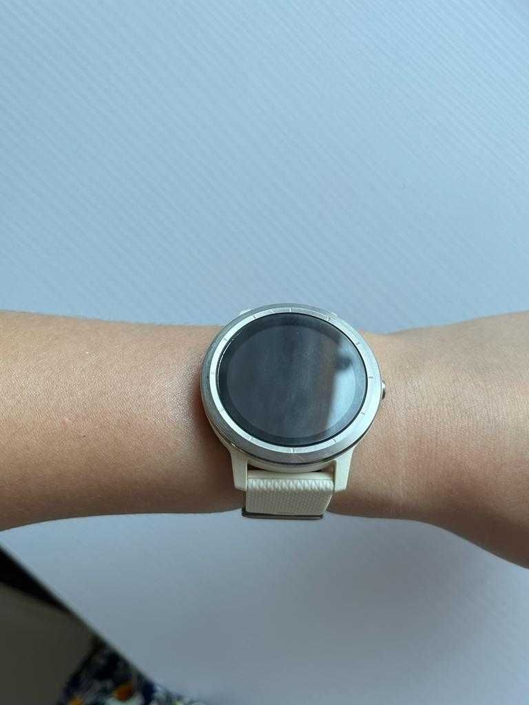 Smartwatch Garmin Vivoactive 3, silicon alb, oţel inoxidabil