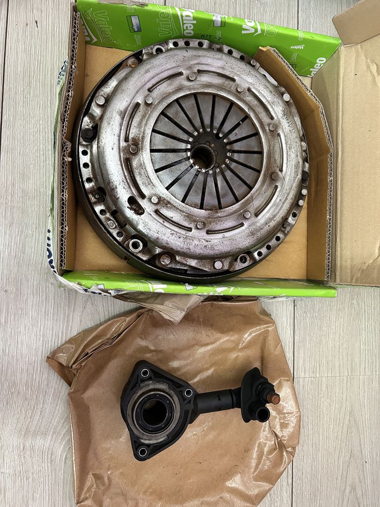 Съединител + лагер-помпа + Демферен маховик 1.6 hdi Mazda, Ford, Пежо