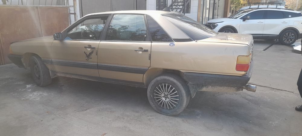 Audi 100 Sotiladi