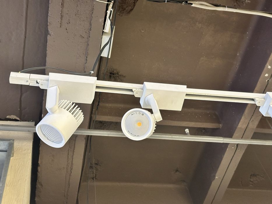 Срочно продается, 60 шт Трековые светильники (освещение для магазина)