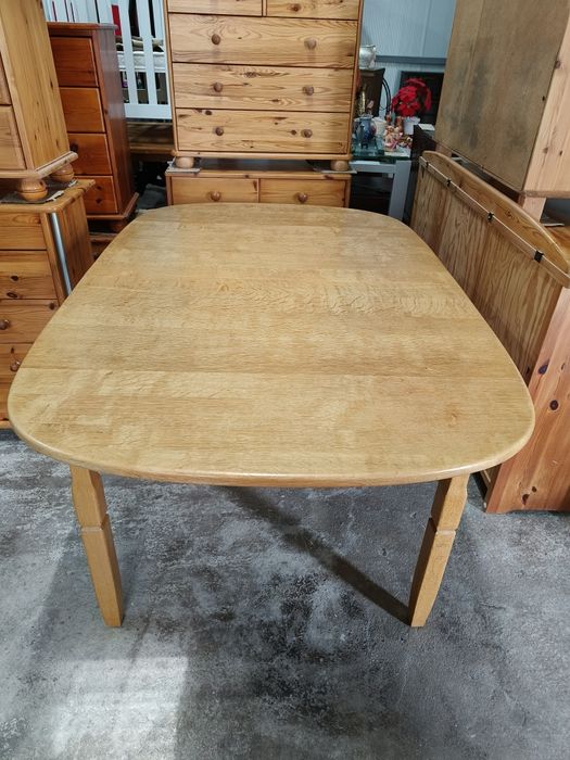 Дъбова трапезна маса