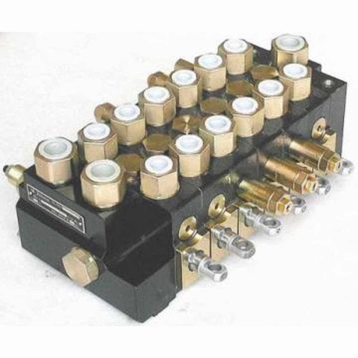 distribuitor hidraulic miniexcavator case cx27b