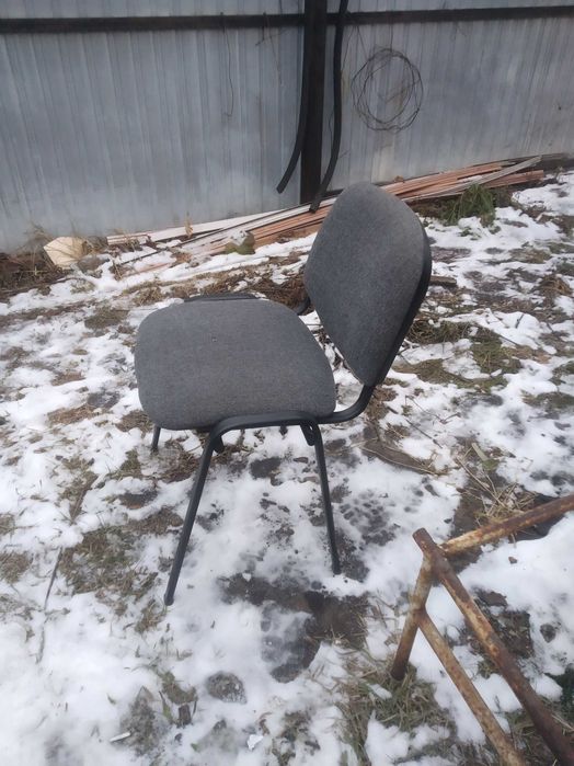 продам офисные стулья