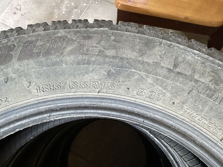 Продам резину бриджстоун  18565r15