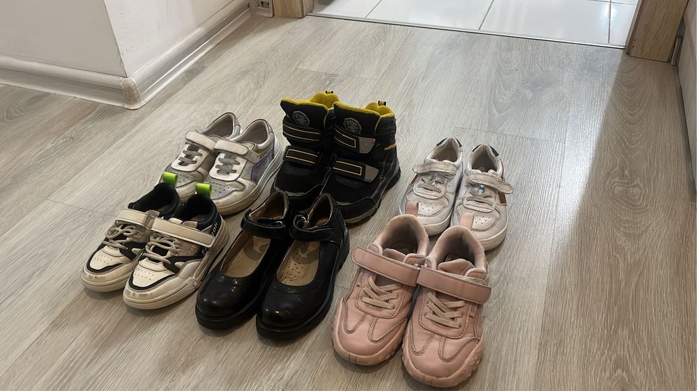 Продам детскую обувь