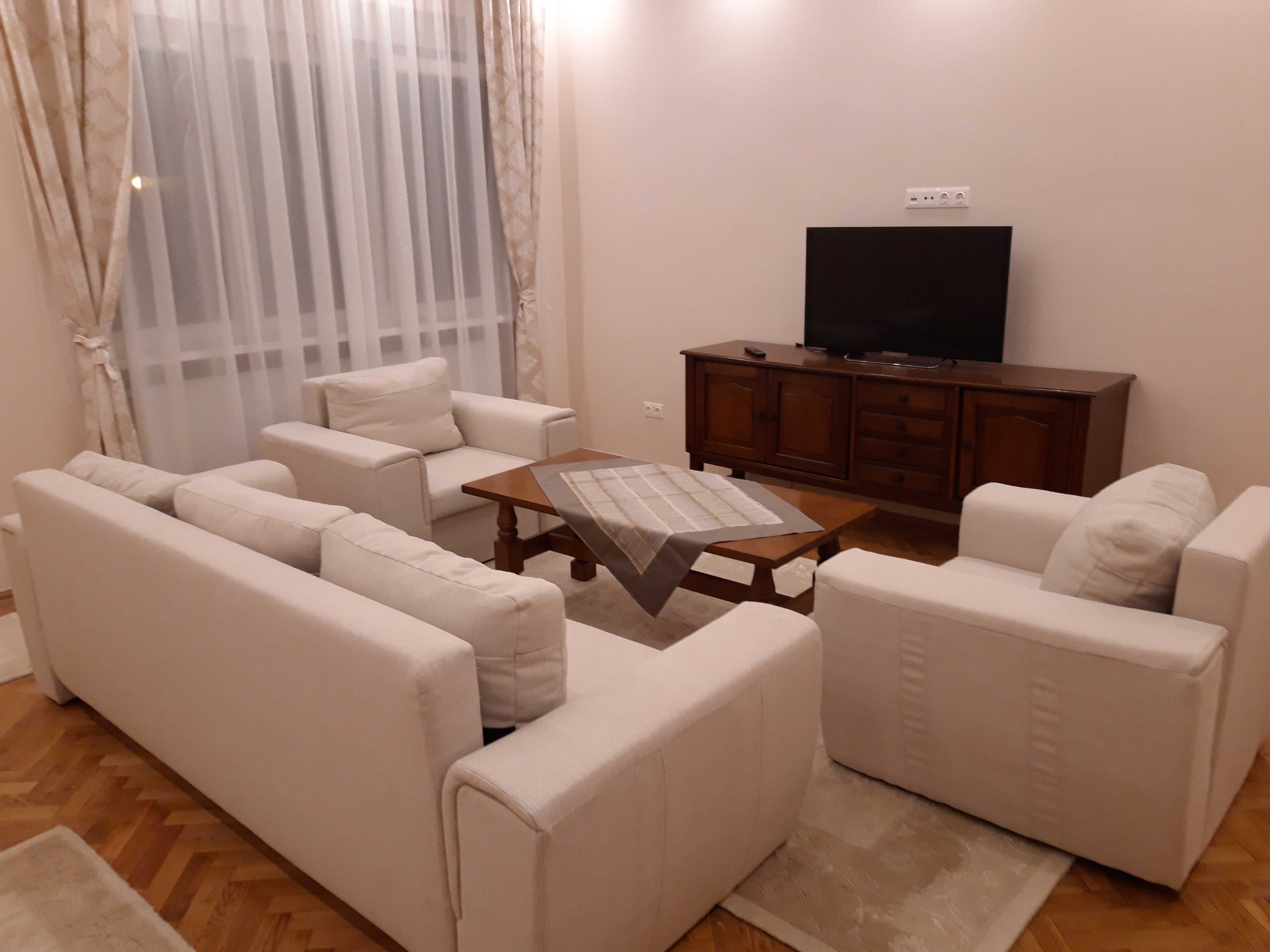 Apartament 3 camere pe Stada Corvinilor