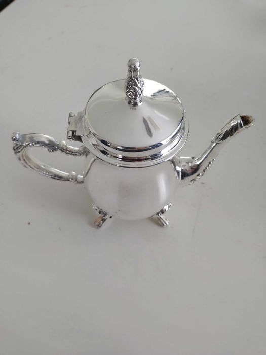 Посребрен сервиз