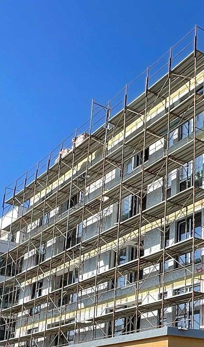 Inchiriez schela si popi metalici