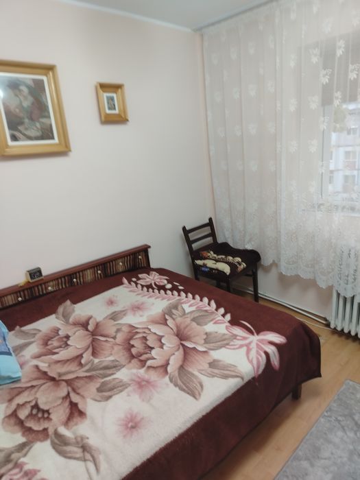 Vând apartament 3 camere decomandat