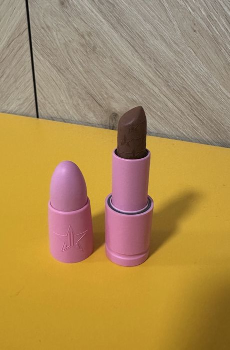 Червило на Jeffrey Star, цвят Man Down