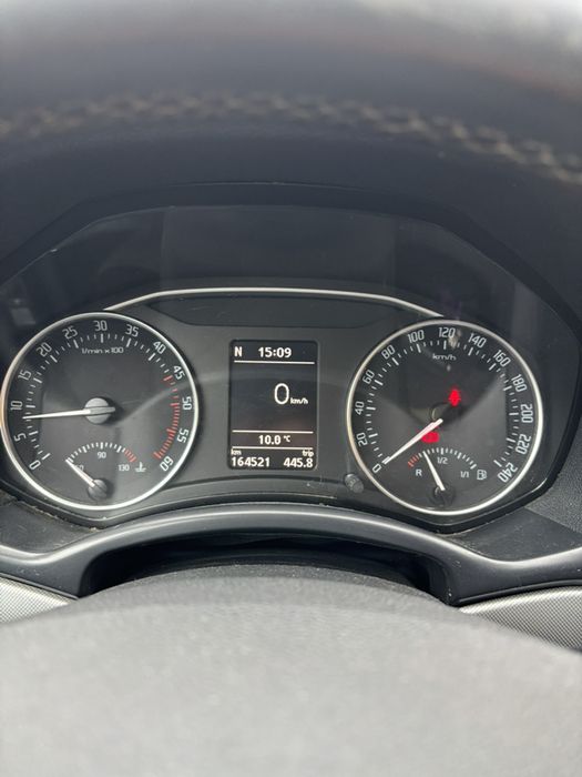 Vând Skoda Octavia.