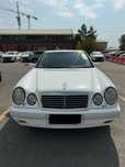 Mercedes benz 210 rangi oq zo'r holatda suyelari butun