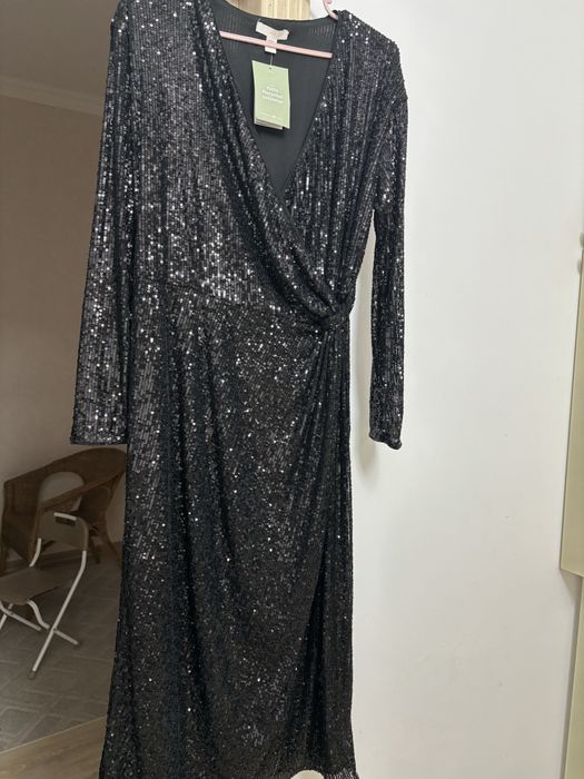 Платье новое с пайетками