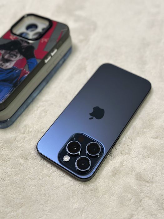 iPhone 15 Pro 98% baterie Blue titanium + 3 huse / cablu ca si nou