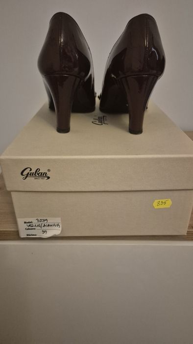Vând pantofi marca Guban