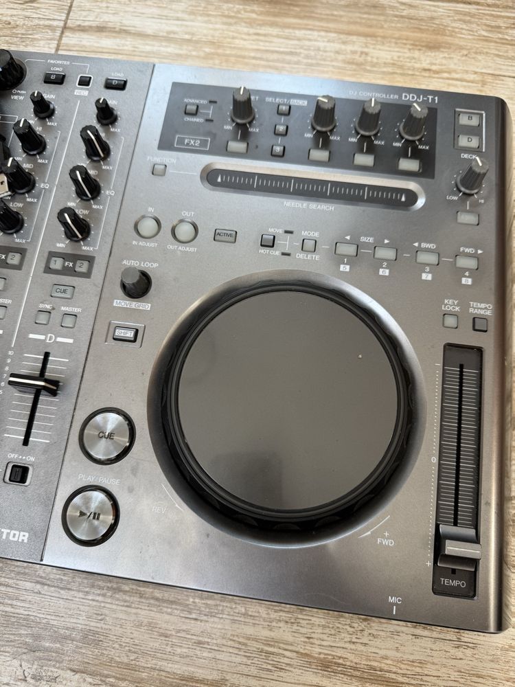 Продавам Pioneer DDJ T1