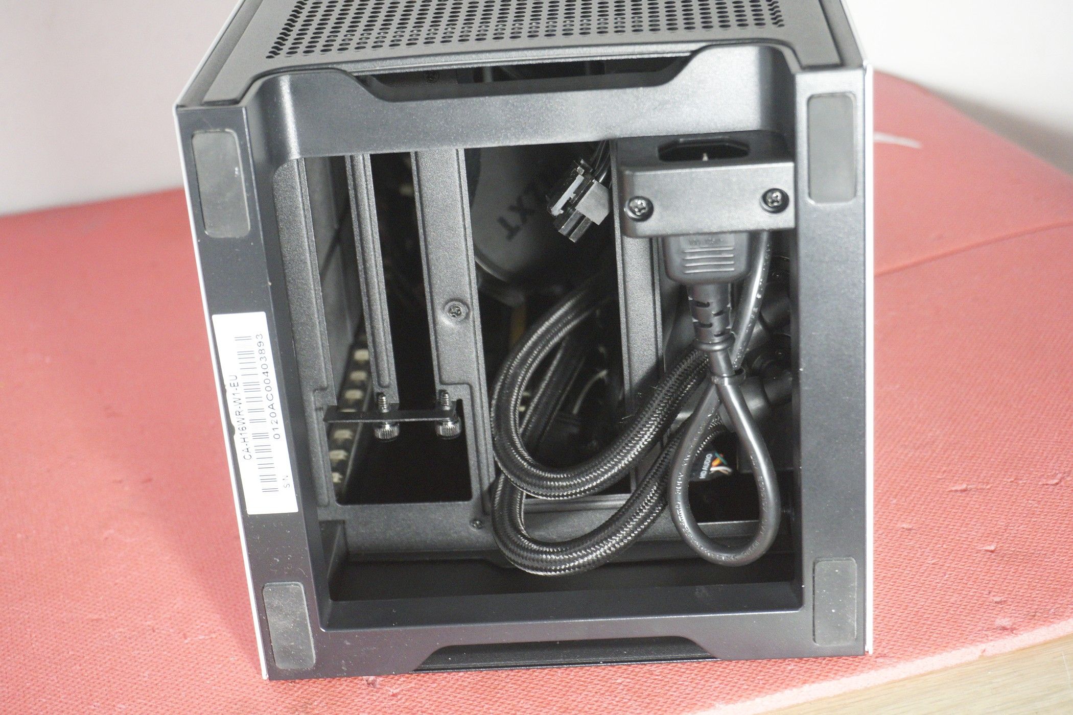 [ITX] Kутия NZXT H1 v1 + 650W Gold SFF PSU + 140mm водно