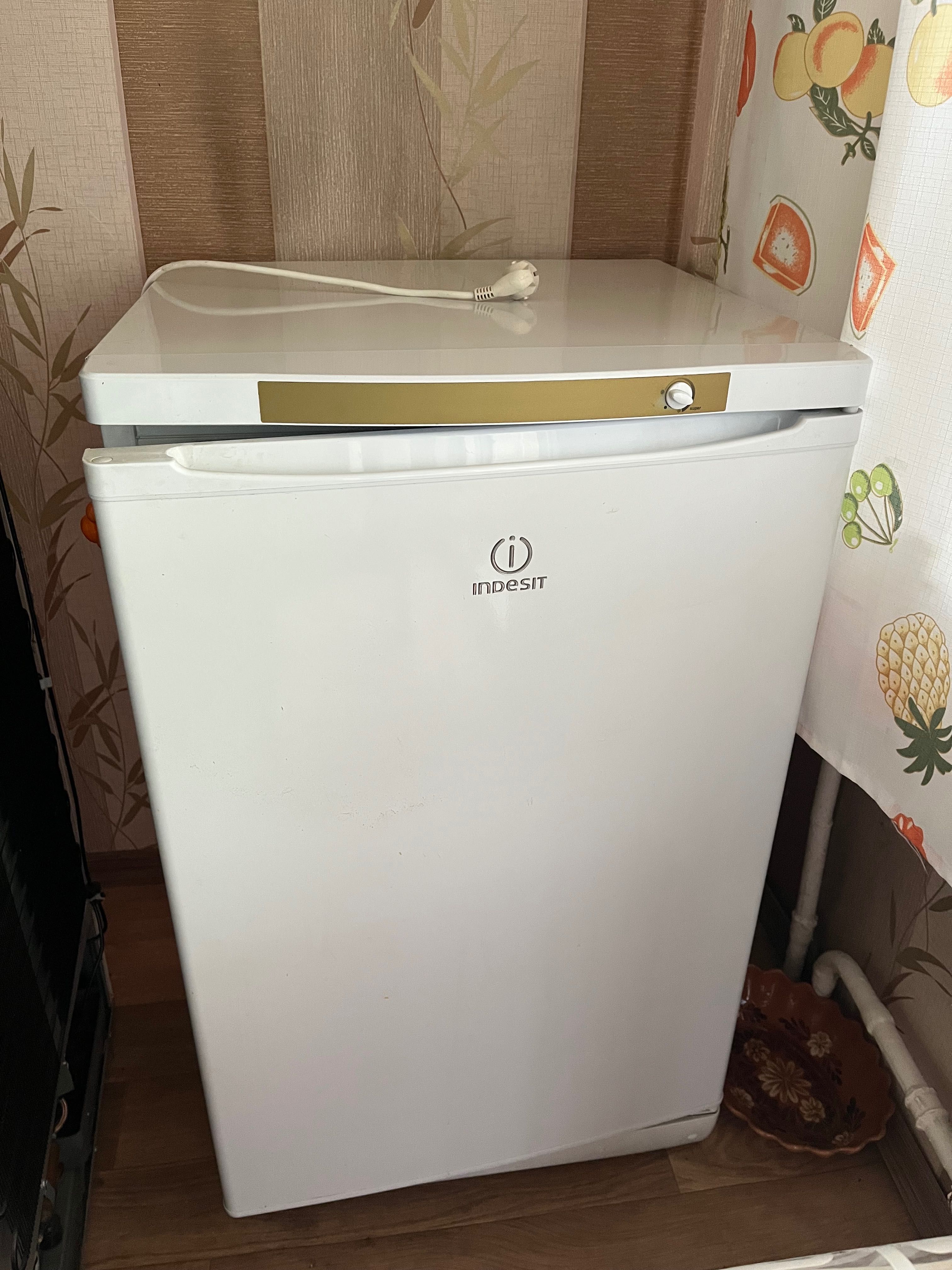 Продам морозильную камеру Индезит