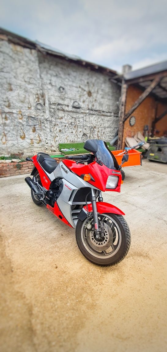 Kawasaki GPZ900R 1985 KM putini modelul din TopGun