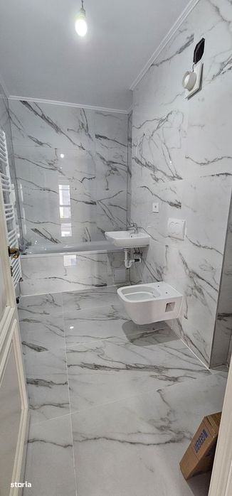 Apartament cu 3 camere decomandat zona Tractorul Maurer Villas