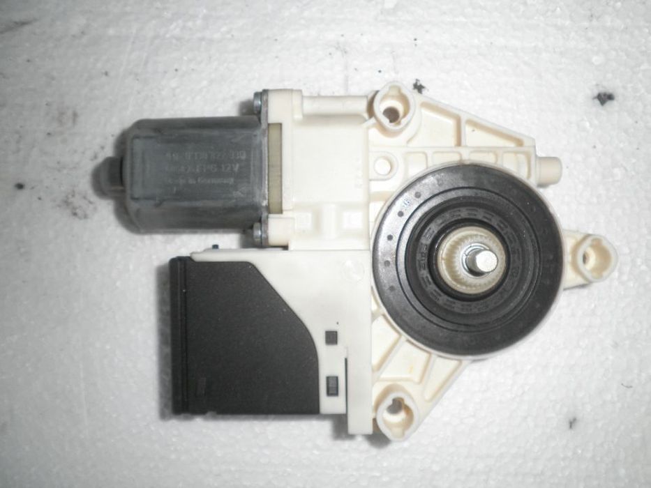 Motoras Macara Geam Stanga Spate Renault Megane 3 827310185R