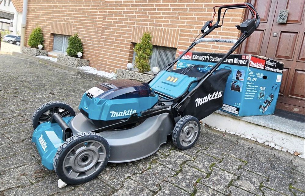 Косачка Makita DLM532Z Cordless Lawn Mower