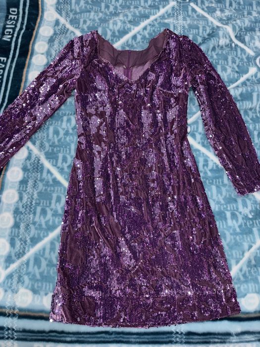 Продаю платье с пайетками
