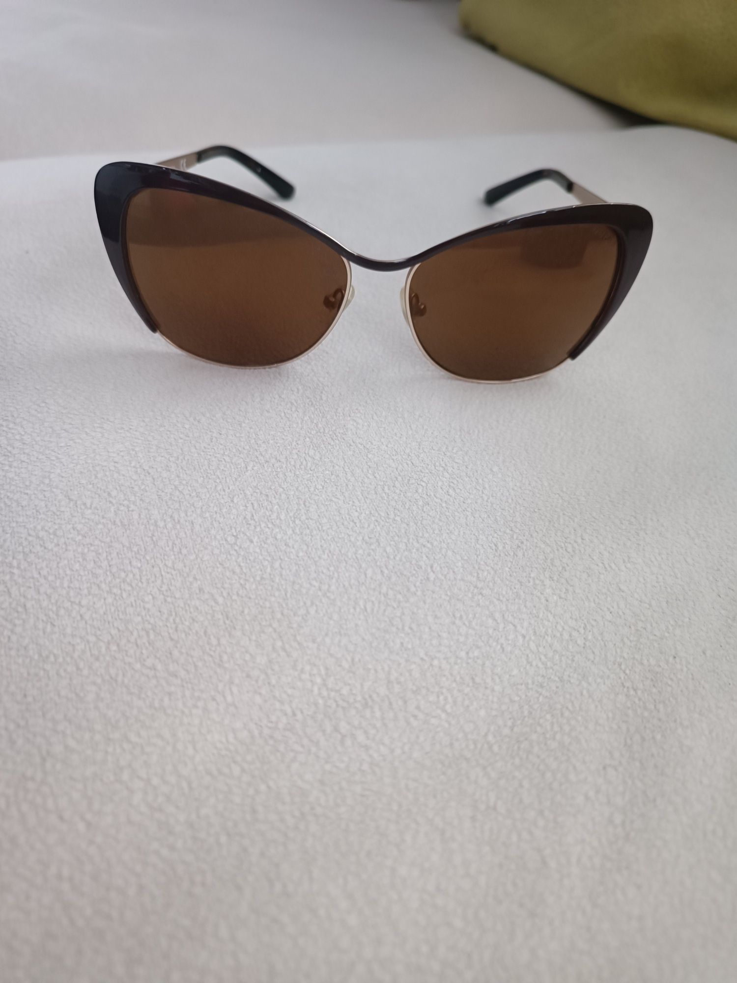 Слънчеви очила Guess