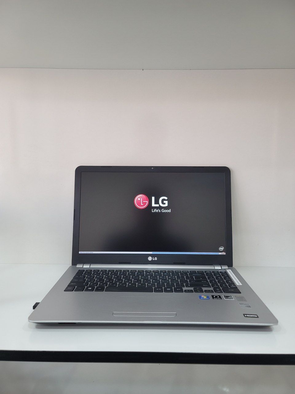 LG orginal noutbuk 16 gb operatifka. 1000 gb hdd hotira 128 gb ssd ips