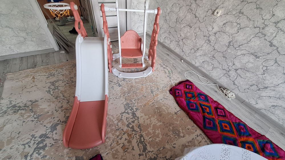 Продам детскую горку с качелям