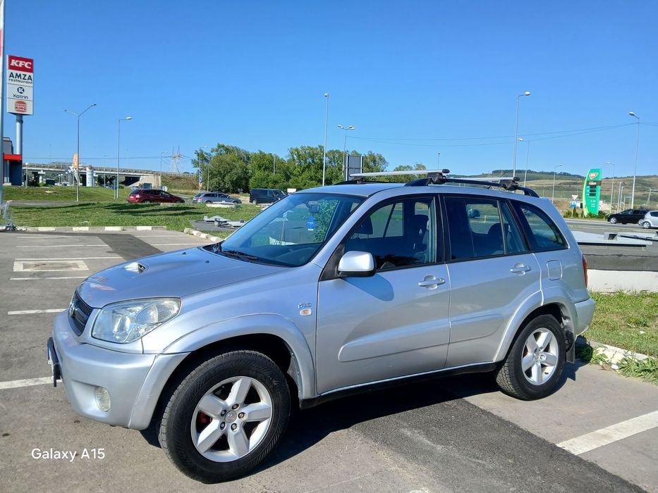 Toyota RAV4 4×4 Fără rugină funcționează impecabil.Nu necesită nici o investițieMa