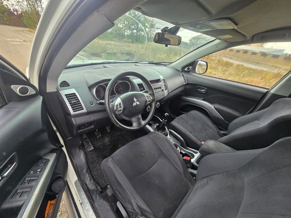 Mitsubishi Outlander 2,0d 6trepte 4x4 Alcantara Key les Go Xenon Pilot