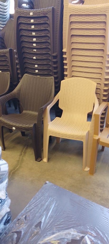 Vând  scaune de terasa diferite modele  foarte rezistente